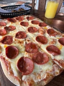 El Hornitos Restaurant in Uvita Costa Rica. Pizza and Empanadas. 